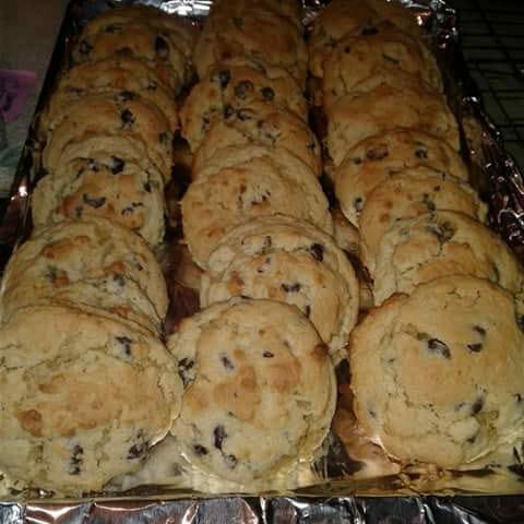 HOMEMADE CHOCOLATE CHIP COOKIES