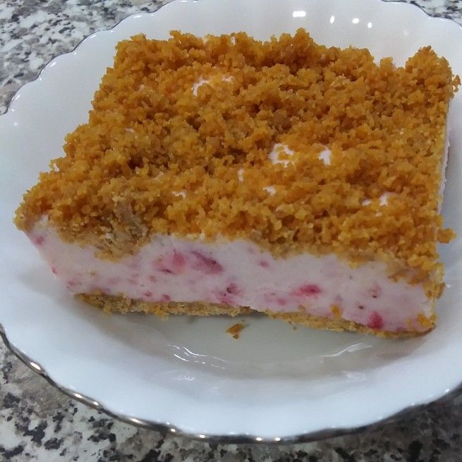 FROZEN STRAWBERRY DESSERT