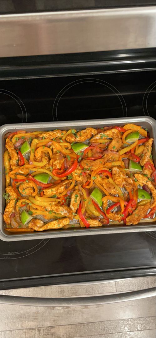 SHEET PAN CHICKEN FAJITAS