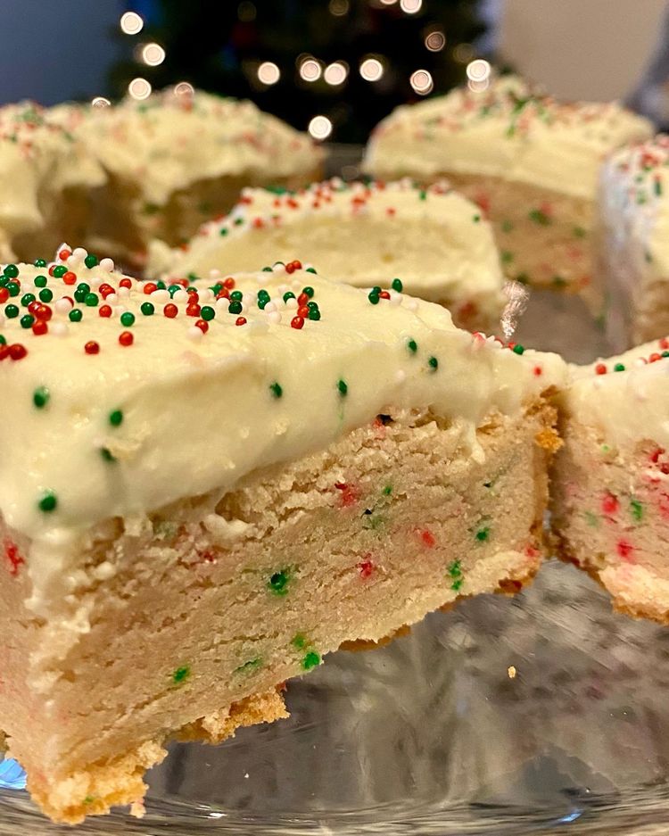 CHRISTMAS SUGAR COOKIE BARS